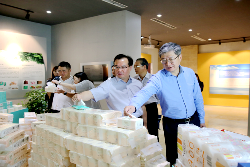 2019年 5月22日，時(shí)任浙江省社會組織綜合黨委專職副書記、省民政廳社會組織管理局局長蔡國華蒞臨景興紙業(yè)調(diào)研企業(yè)發(fā)展情況和黨建工作